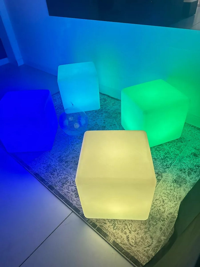 Pufe Cubo Led Rgb Recarregável (Controla a cor do Led pelo controle)